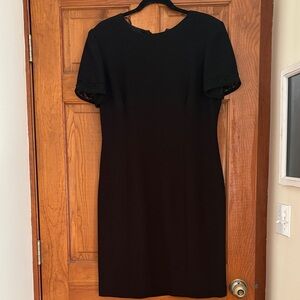 Donna Morgan Black Short-Sleeve Midi Sheath Dress